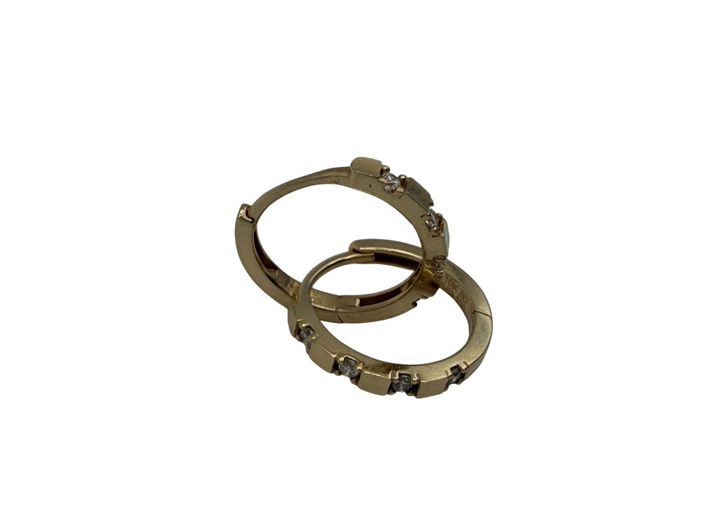 Huggies de Oro 10K con Circonias